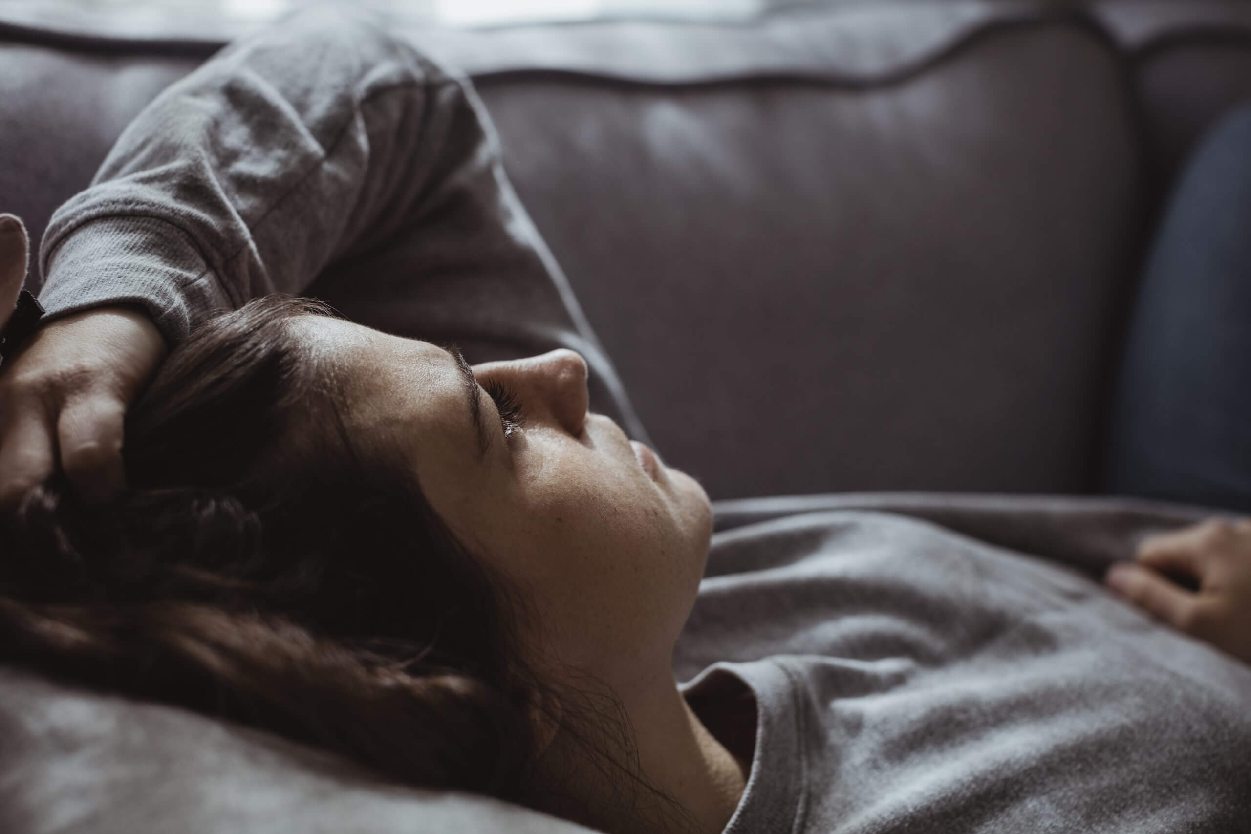 6 Reasons Why You Feel Tired All The Time And How To Treat Each One According To Sleep Experts